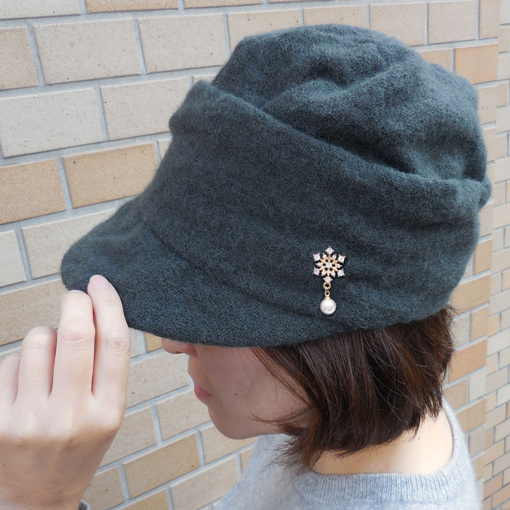 雪の結晶＆パール風雪玉のピンブローチ