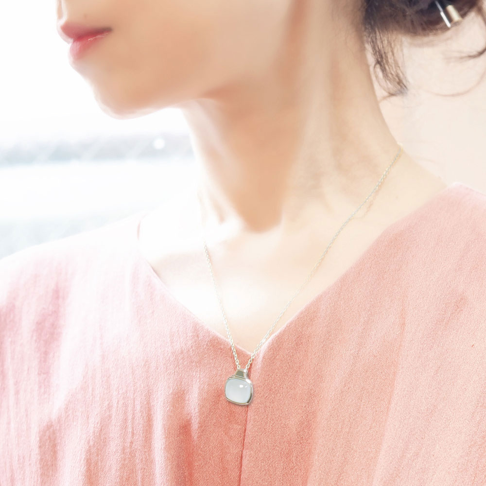 シルバーペンダントネックレス：ミントカルセドニー