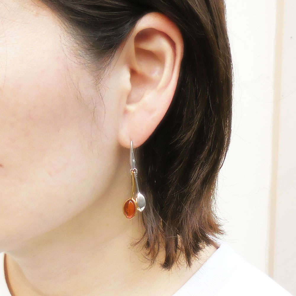 シルバーピアス：琥珀