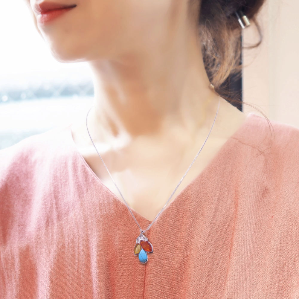 シルバーペンダントネックレス：リーフ：アンバー：ターコイズ