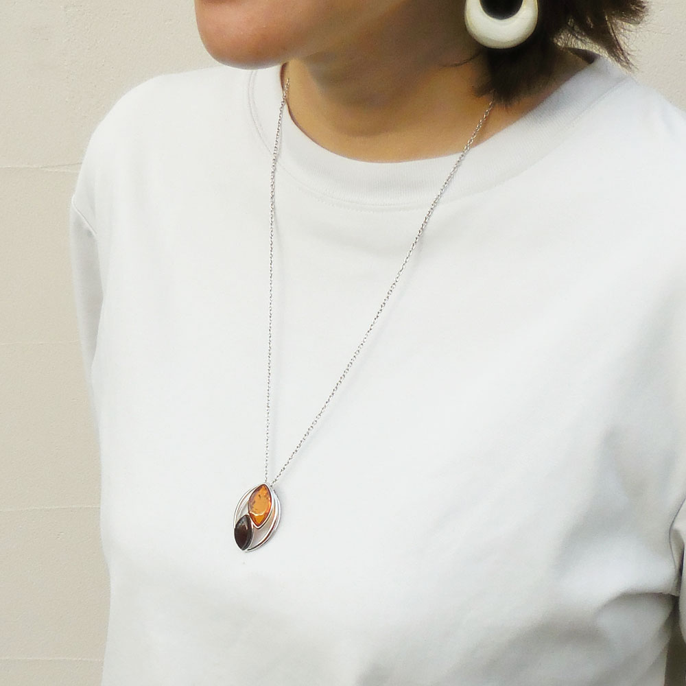 シルバーペンダントネックレス：琥珀