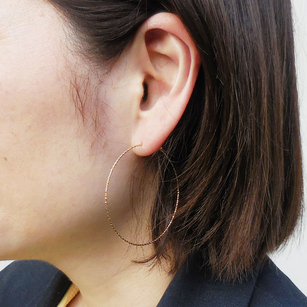 キャッチレス：ワイヤーフープピアス