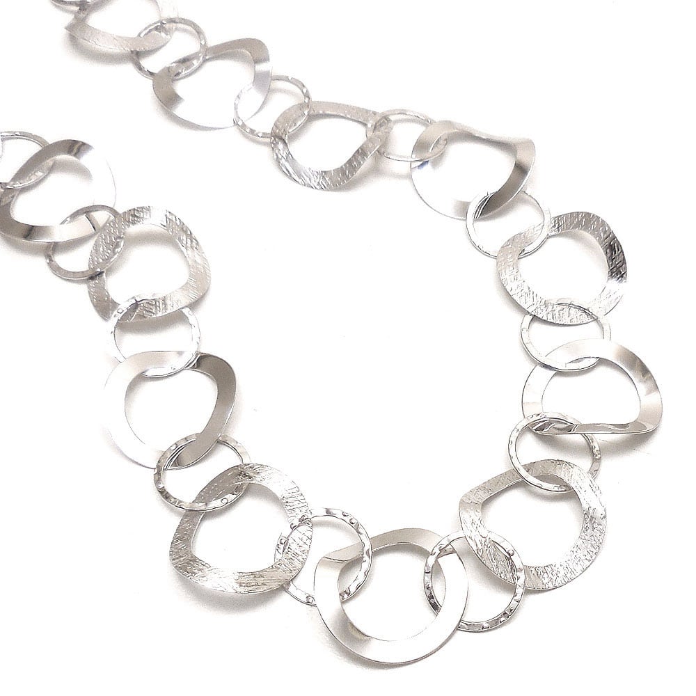 シルバーロングネックレス：ウェーブサークル