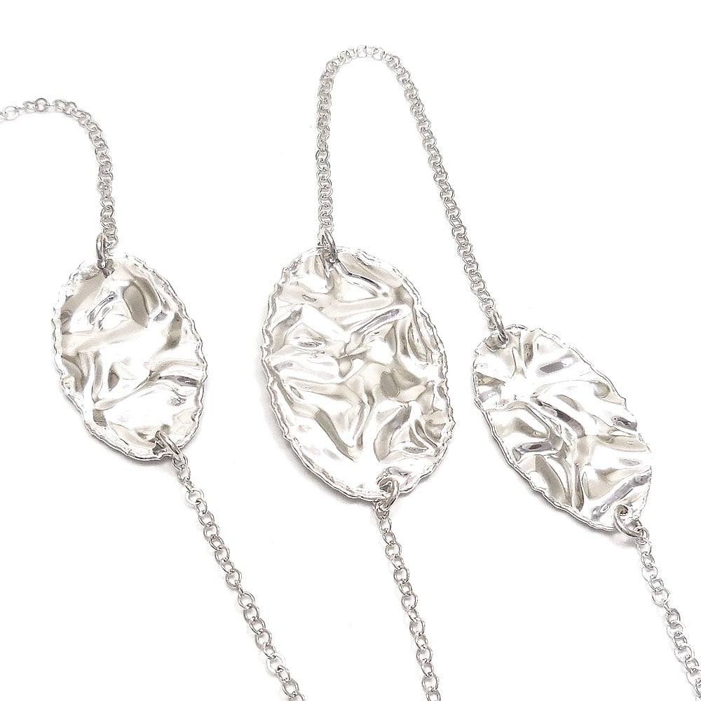 シルバーロングネックレス：オーバルステーション