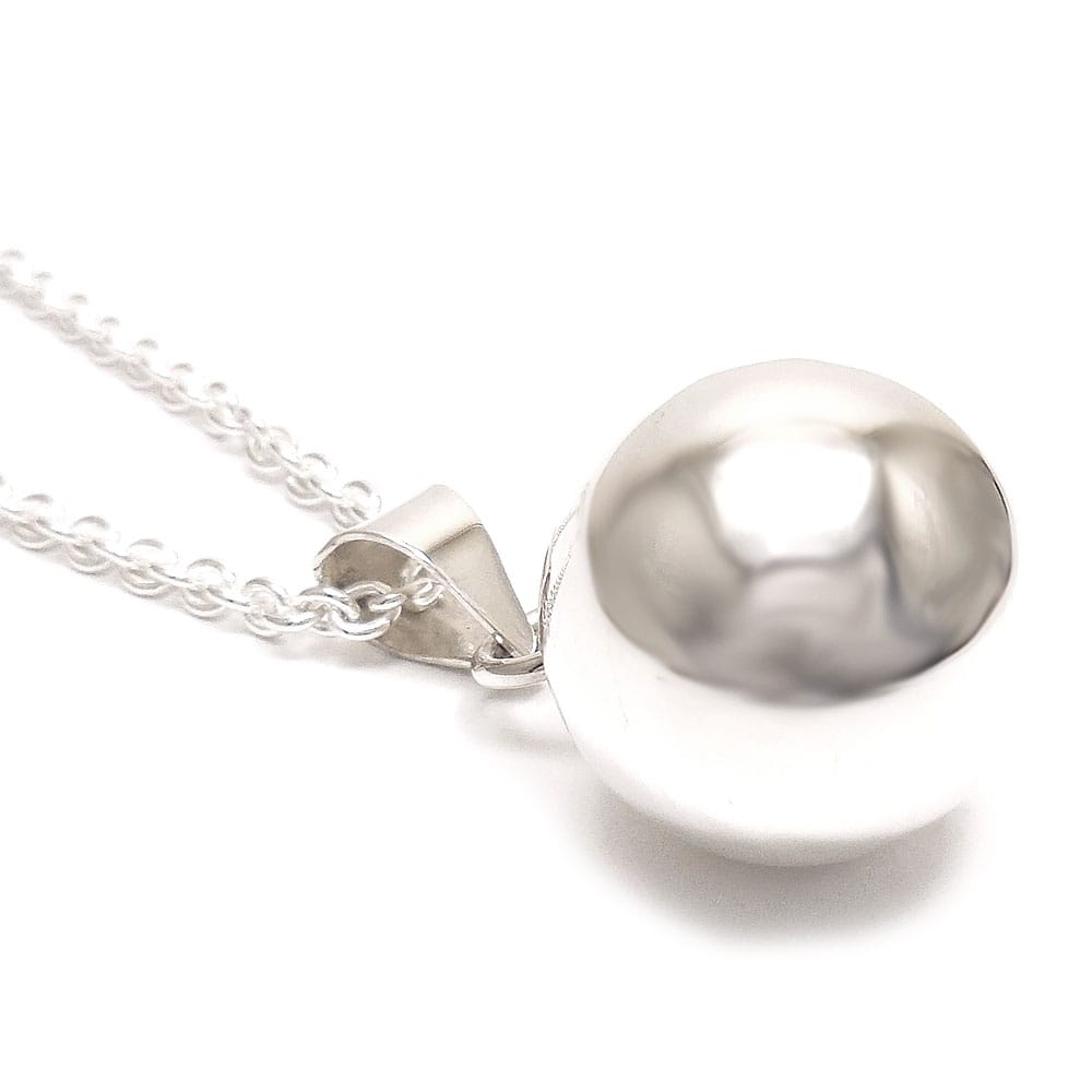 ペンダントネックレス：音が鳴るボール