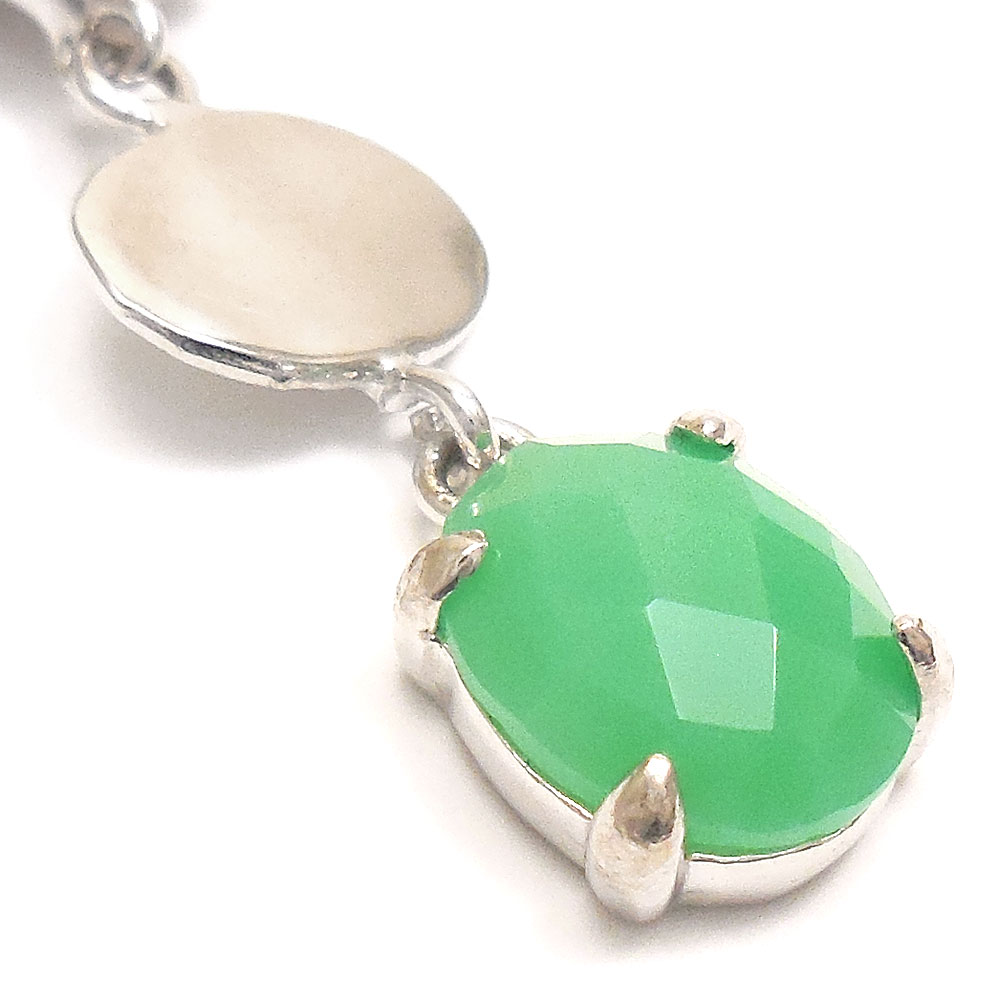 2つの石が揺れるダングル・ペンダント