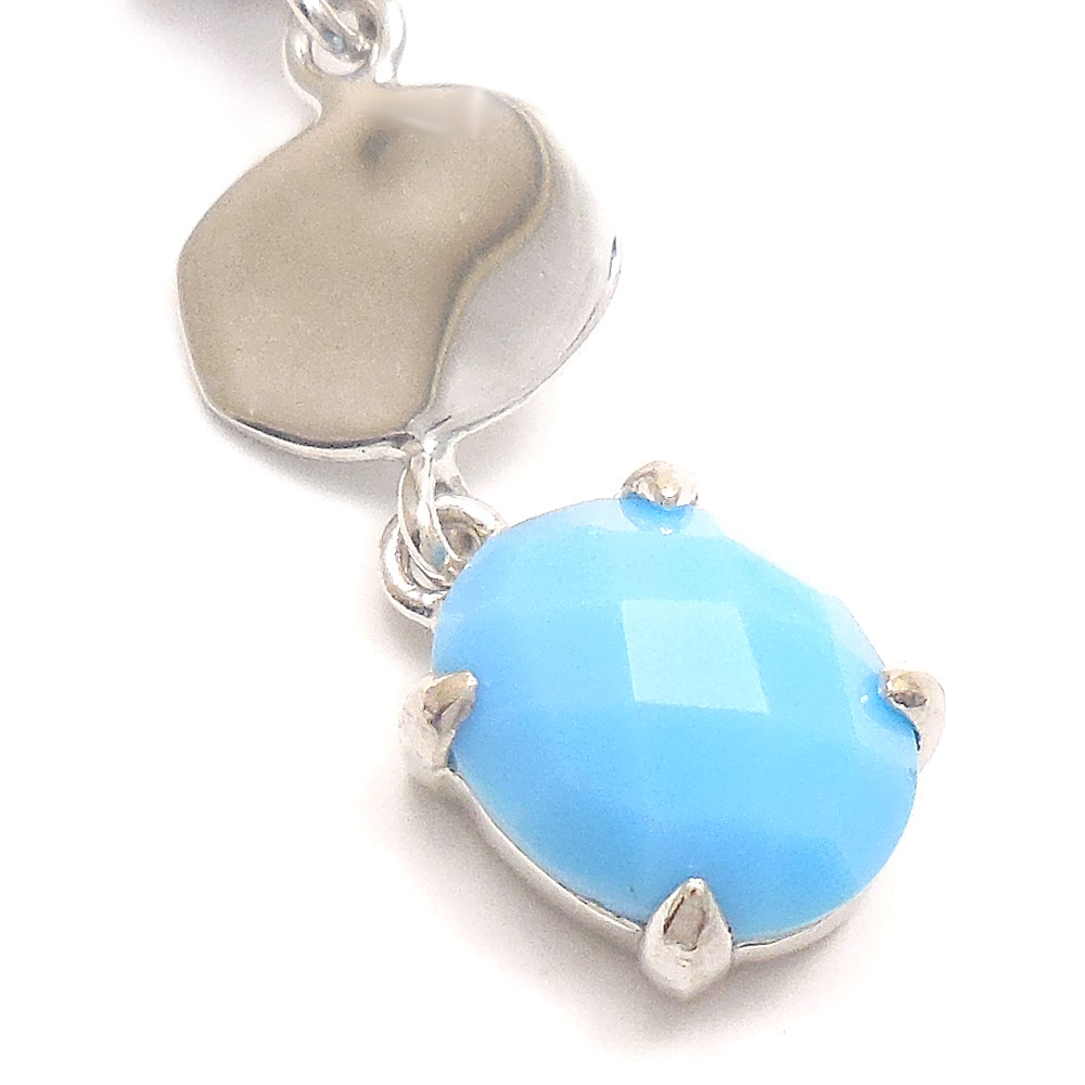 2つの石が揺れるダングル・ペンダント