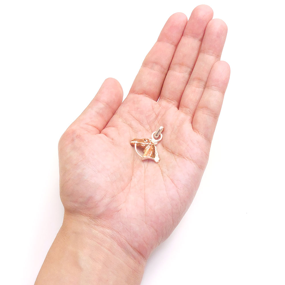 サツルノ：馬のシルバーチャーム