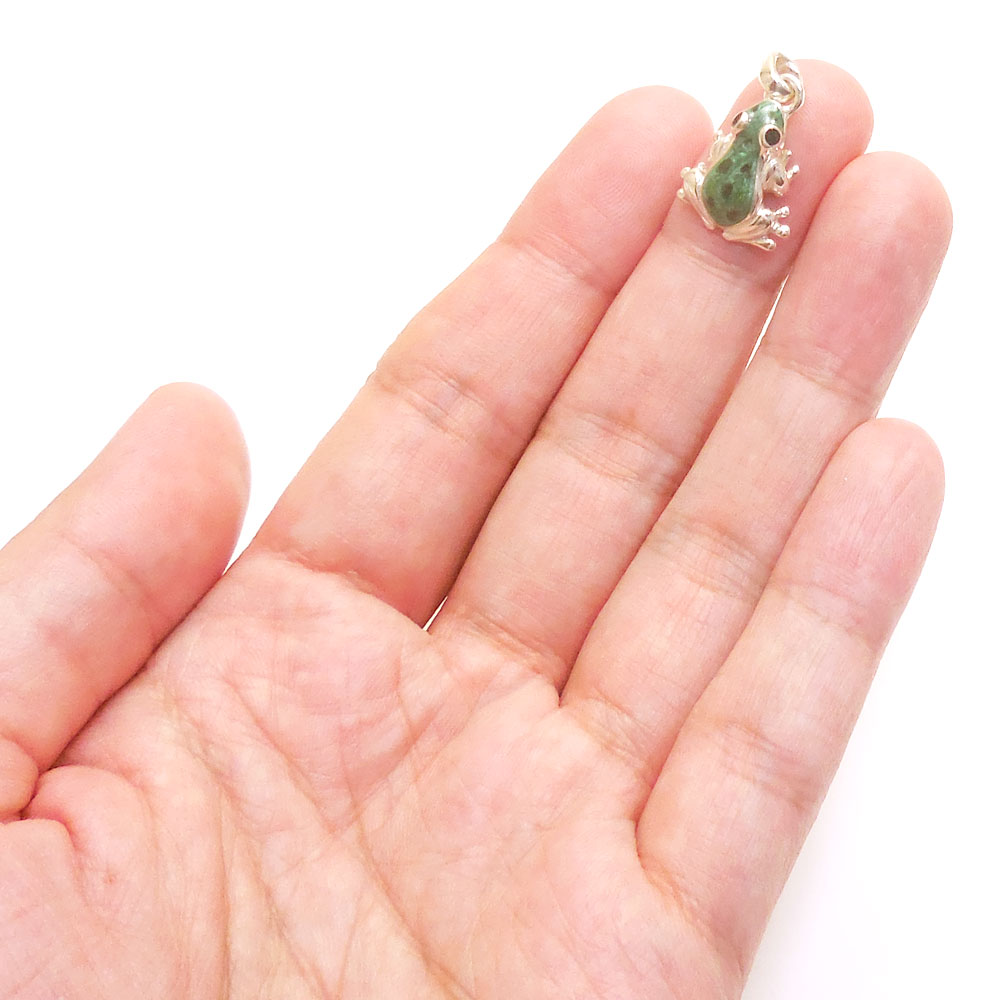 サツルノ：カエルのシルバーチャーム