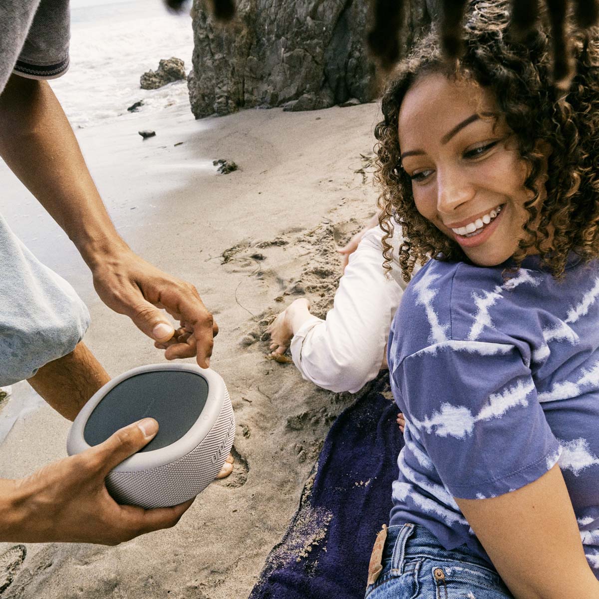 urbanista[アーバニスタ] ワイヤレススピーカー MALIBU[マリブ] Gray Bluetooth ソーラー充電機能搭載スピーカー デザートグレー (1037551) グレー