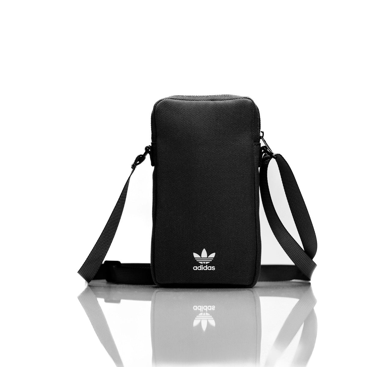 adidas Originals[アディダス オリジナルス] iPhone Universal Pouch Big Logo Black/White スマホショルダー スマホポーチ フォンポーチ ロゴ ブラック/ホワイト ≪特価！≫ (49766(GB8176)) ブラック/ホワイト