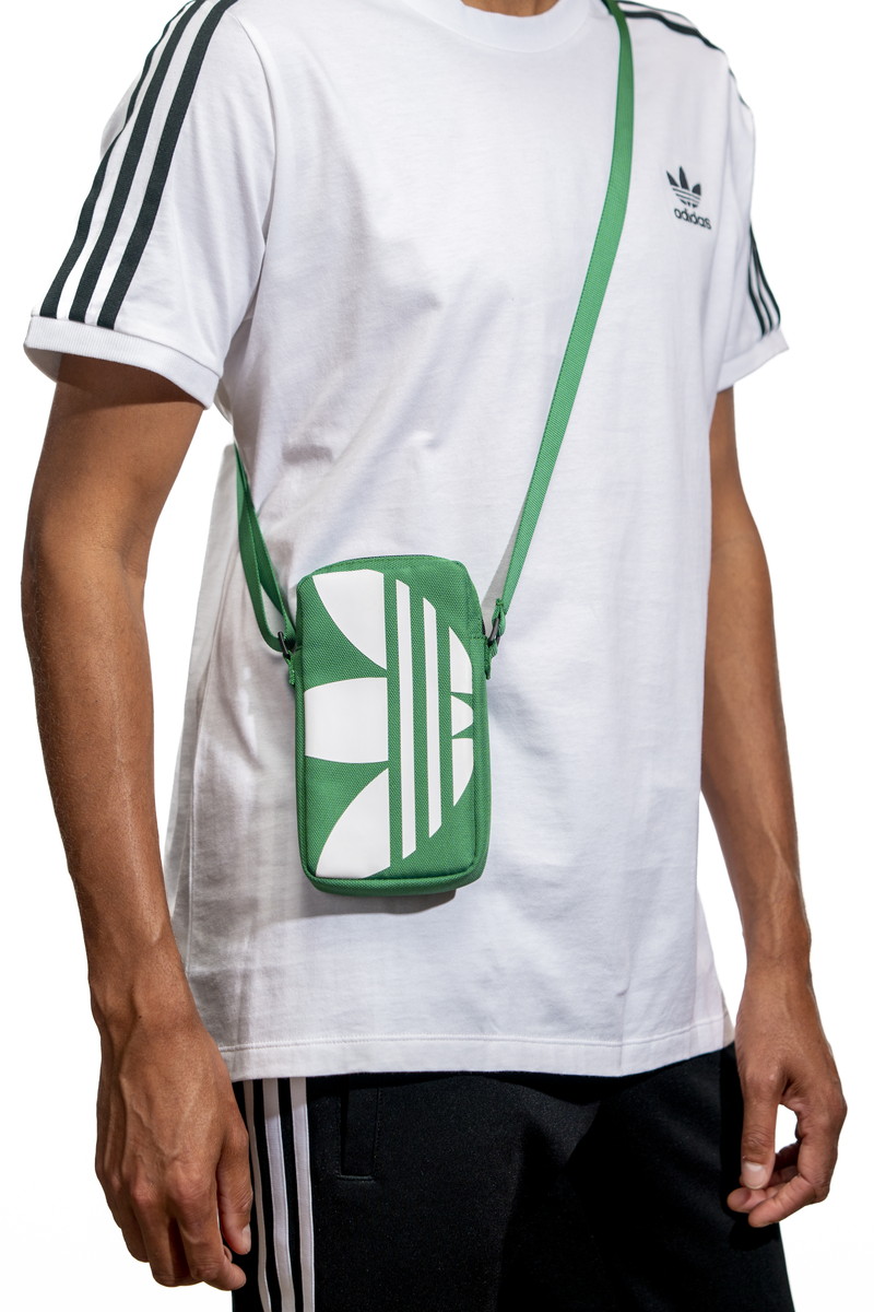 adidas ユニバーサルフォンポーチ Universal Pouch Big Logo