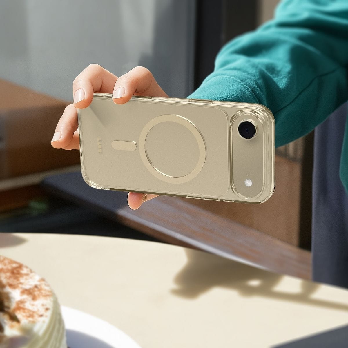 LAUT[ラウト] iPhone Air スマホケース スマホカバー CRYSTAL FLURO ライトゴールド ゴールド L_IP25C_CF_GD