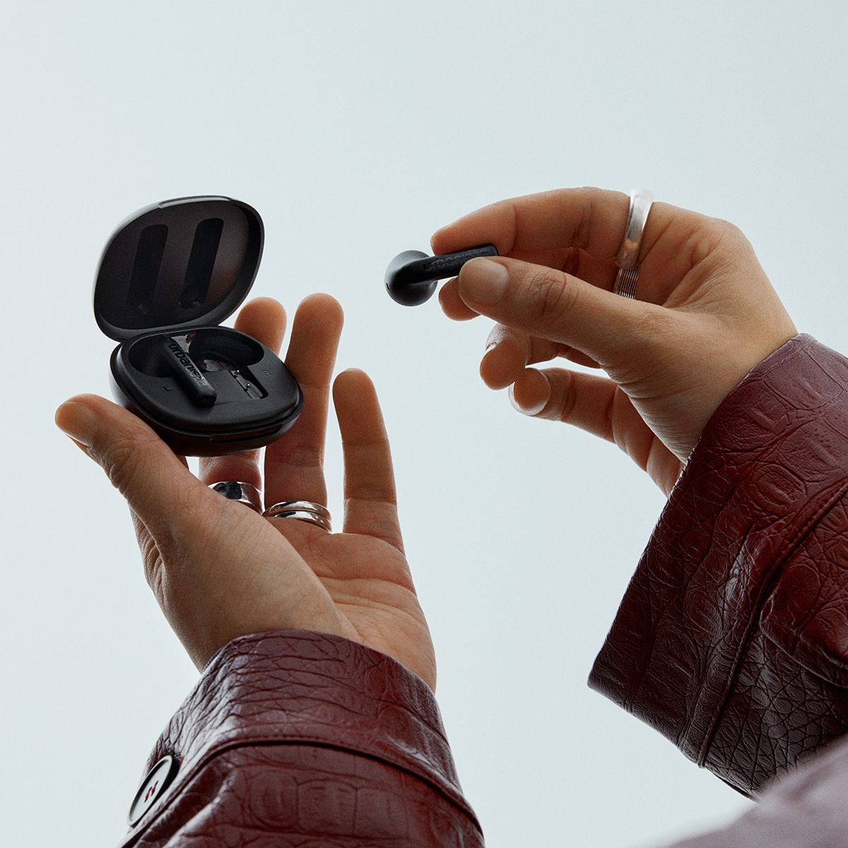 ＜新発売＞urbanista[アーバニスタ] ワイヤレスイヤホン SANTA MONICA[サンタモニカ] True Wireless Earbuds Black ミッドナイトブラック ブラック 1037702