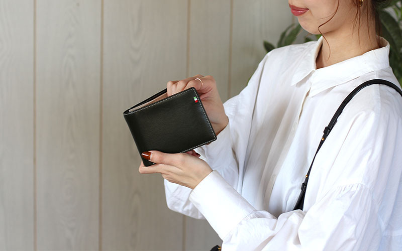 MILAGRO タンポナートレザー・2つ折り財布 ボックス小銭入れ付き