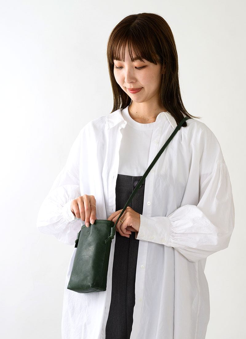 ANON ゴートレザー・ミニショルダーバッグ（縦型）