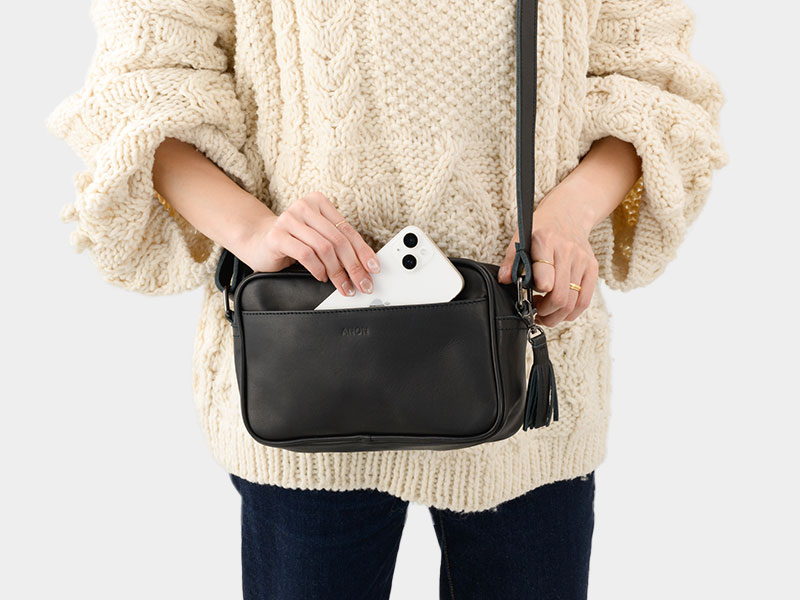 ANON ナチュラルレザー・スクエアショルダーバッグ