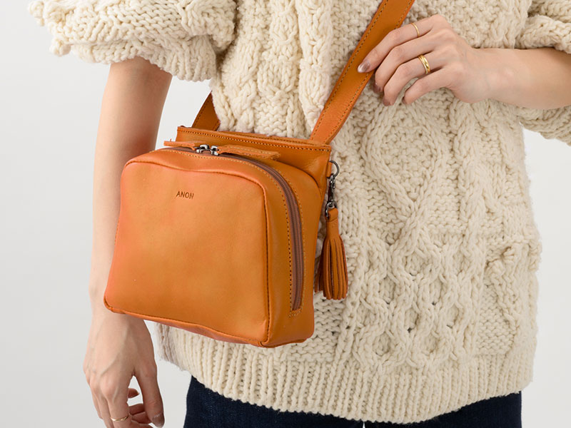 ANON ナチュラルレザー・スモールショルダーバッグ