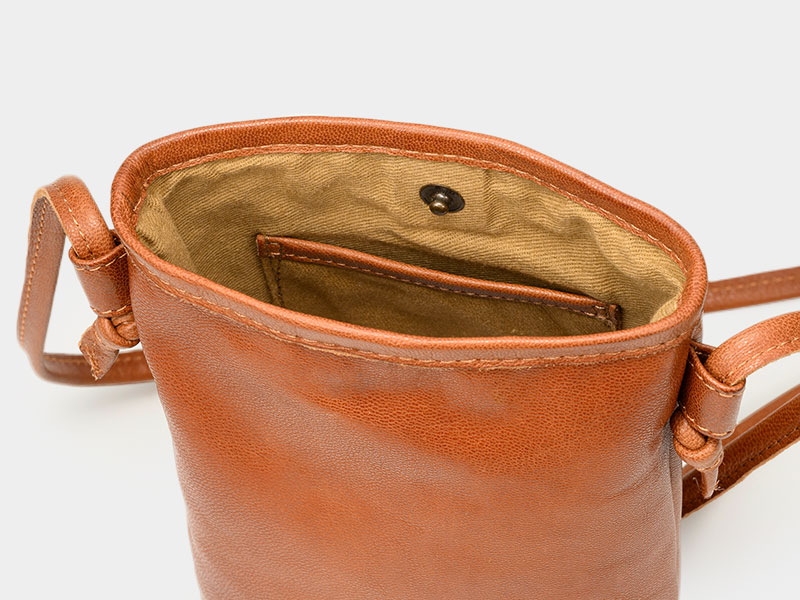 ANON ゴートレザー・ミニショルダーバッグ（縦型）