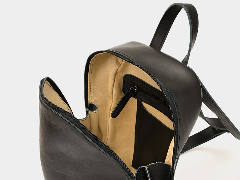 ANON ナチュラルレザー・ミニバックパック