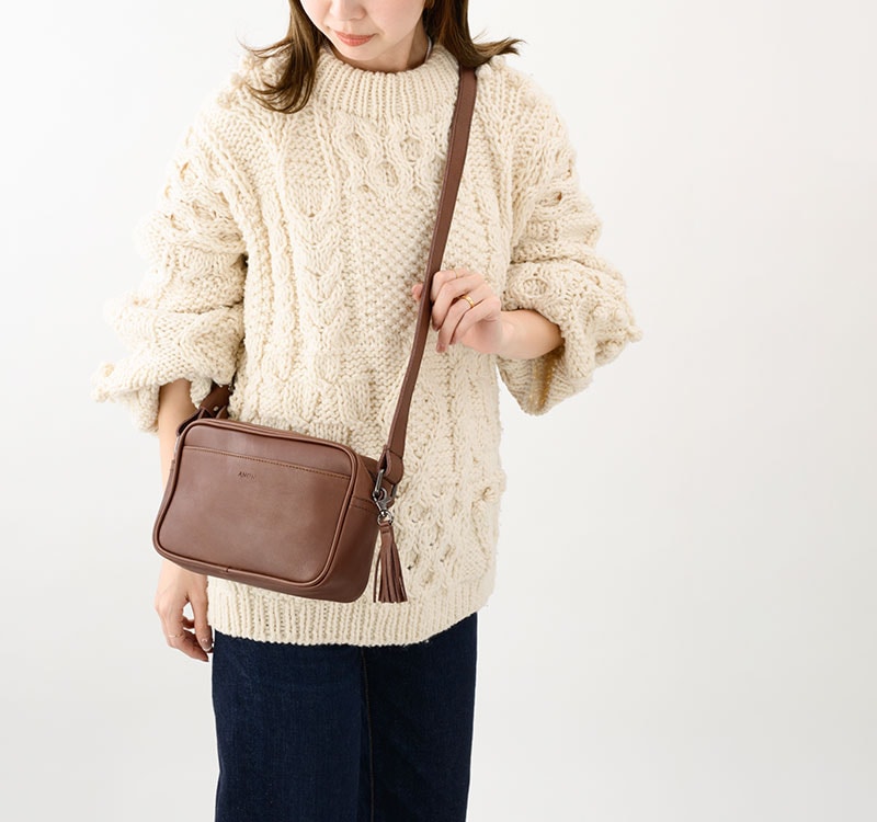 ANON ナチュラルレザー・スクエアショルダーバッグ