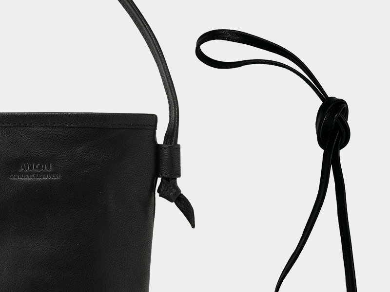 ANON ゴートレザー・ミニショルダーバッグ（縦型）