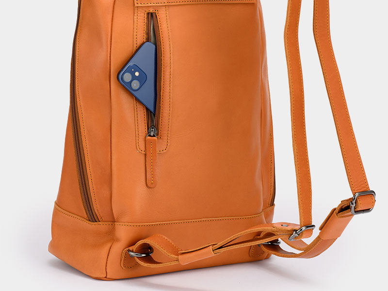 ANON ナチュラルレザー・バックパック