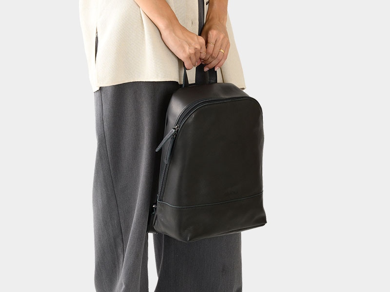 ANON ナチュラルレザー・ミニバックパック